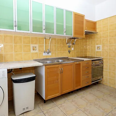 A72 - Colas Place In * لاغوس