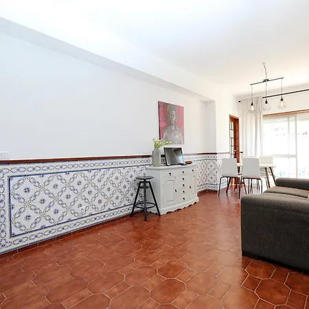 A72 - Colas Place In * Lagos